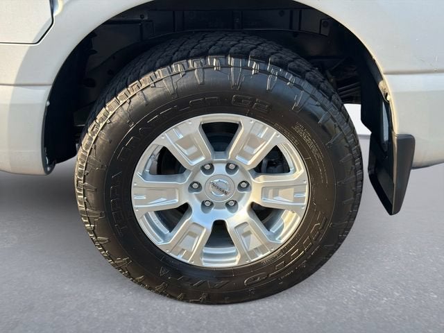 2017 Nissan TITAN SV