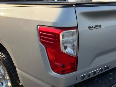 2017 Nissan TITAN SV