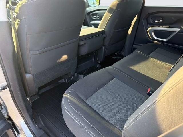2017 Nissan TITAN SV