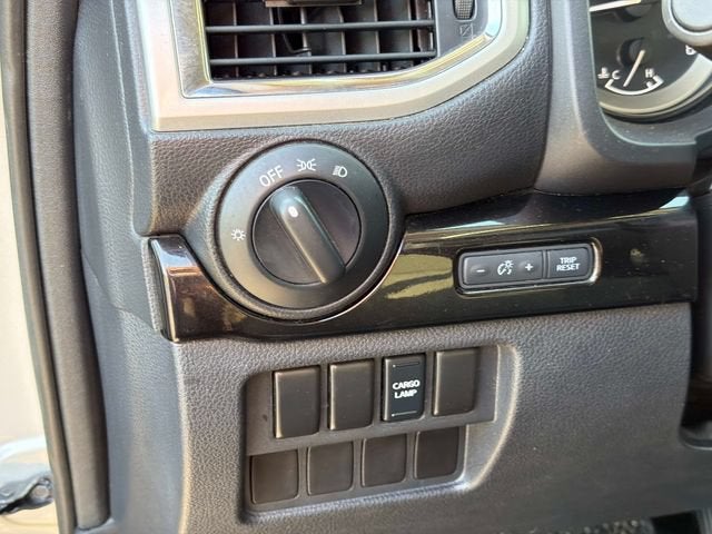 2017 Nissan TITAN SV