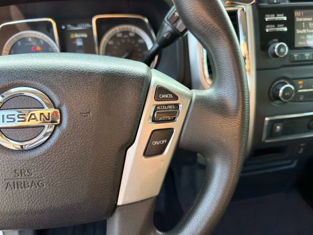 2017 Nissan TITAN SV