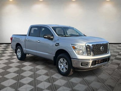 2017 Nissan TITAN SV