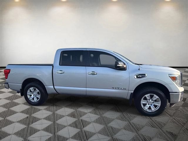 2017 Nissan TITAN SV