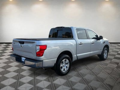 2017 Nissan TITAN SV