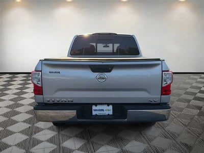 2017 Nissan TITAN SV