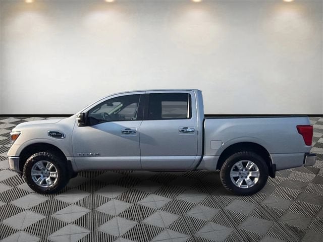 2017 Nissan TITAN SV
