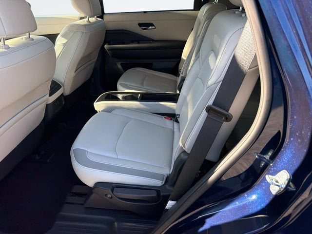 2024 Nissan Pathfinder SL FWD