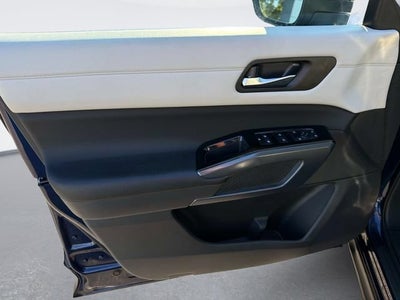 2024 Nissan Pathfinder SL FWD