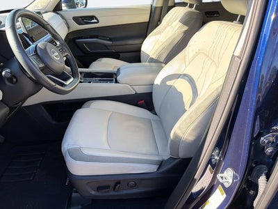 2024 Nissan Pathfinder SL FWD
