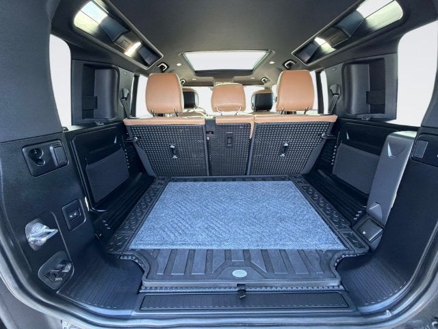 2025 Land Rover Defender X-Dynamic SE